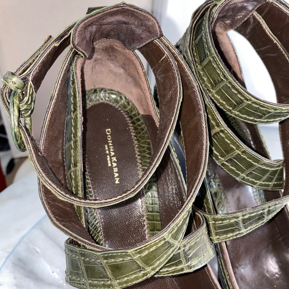 Donna Karan Green Croc Leather Platform Y2K Stock Heels Old money
Quiet Luxury - Picture 4 of 12